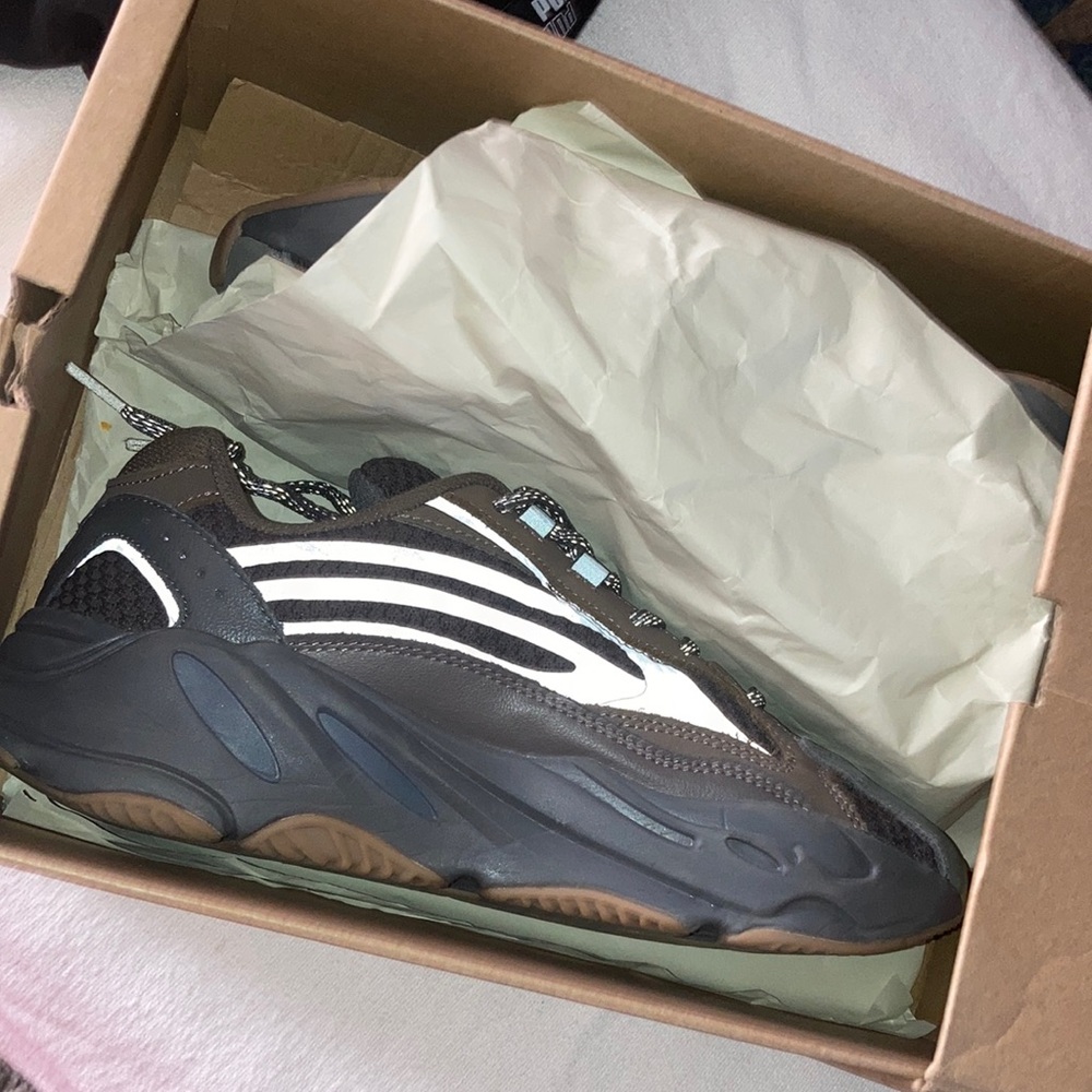 Yeezy Boost 700 V2